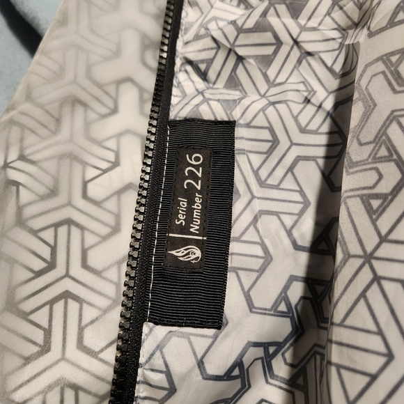 Threyda Translucent Windbreaker large. - Picture 6 of 6